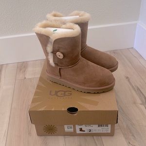UGG K Bailey Button II